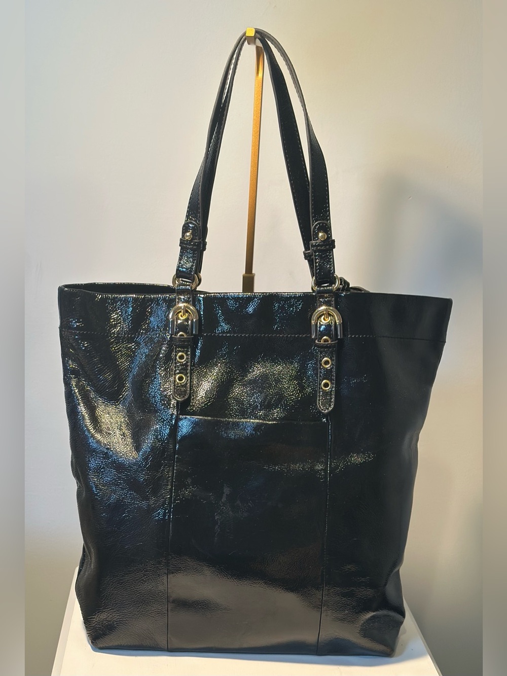 Badgley Mischka Classic Black Patent Leather Tote Bag - An Elegant Everyday Bag